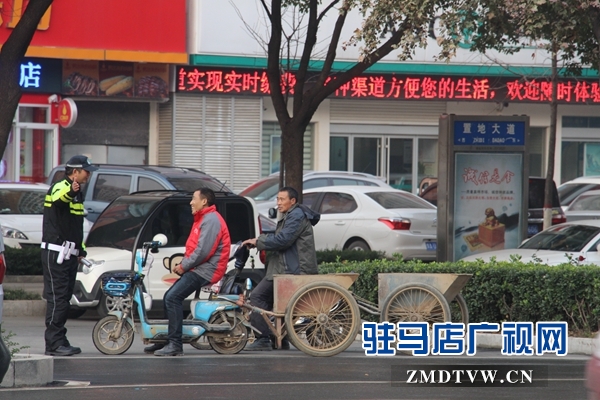 1這樣“拖車”上路，太危險了.JPG