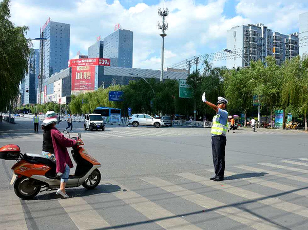 駐馬店輔警用辛勤的汗水譜寫(xiě)了一曲奉獻(xiàn)之歌