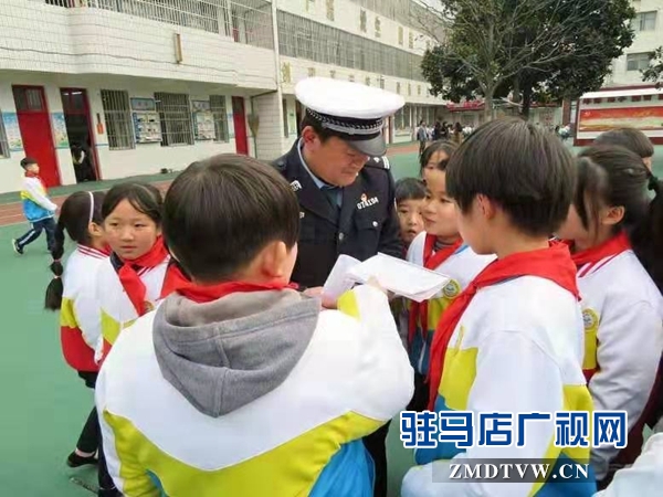  西平交警：送法進(jìn)校園 師生保安全