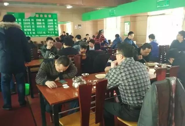 深夜食堂：攢勁弟弟帶你吃！烏魯木齊十大經典拌面館，咱新疆人就好這口... 