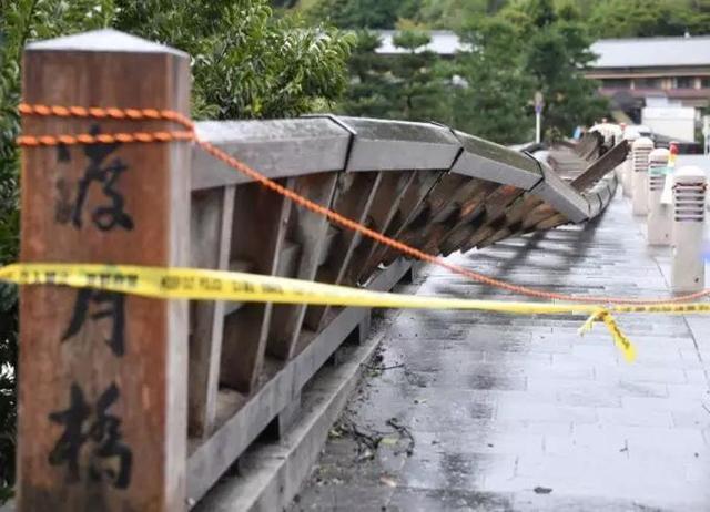 臺(tái)風(fēng)侵襲臨海古城：當(dāng)古建筑遭遇洪水猛獸，我們?cè)撊绾螒?yīng)對(duì)？ 