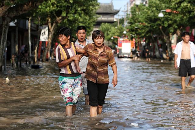 臺(tái)風(fēng)侵襲臨海古城：當(dāng)古建筑遭遇洪水猛獸，我們?cè)撊绾螒?yīng)對(duì)？ 