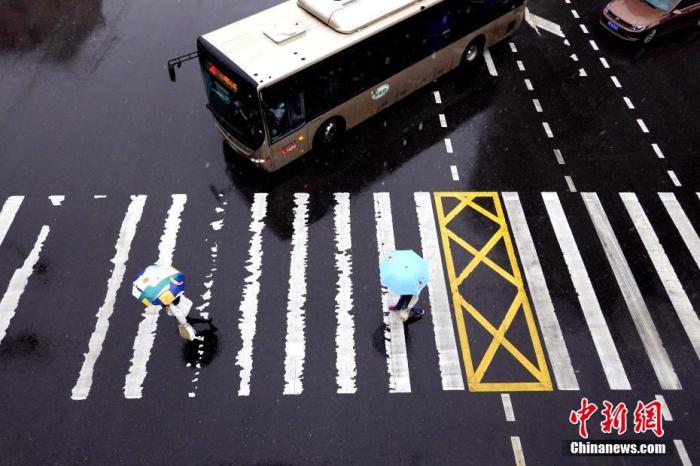 新一輪大范圍降雨來(lái)臨 中東部氣溫經(jīng)歷“過(guò)山車”