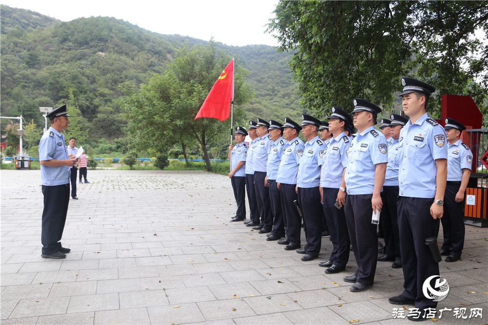 正陽(yáng)公安局組織民警赴羅山縣何家沖開展慶八一主題黨日活動(dòng)  