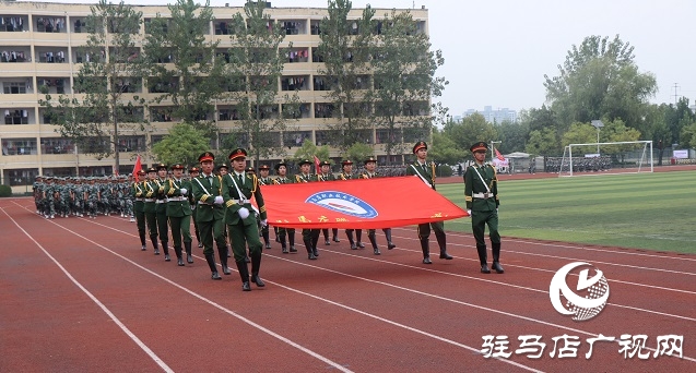 駐馬店職業(yè)技術(shù)學(xué)院2020級五年制新生軍訓(xùn)匯演暨總結(jié)大會舉行