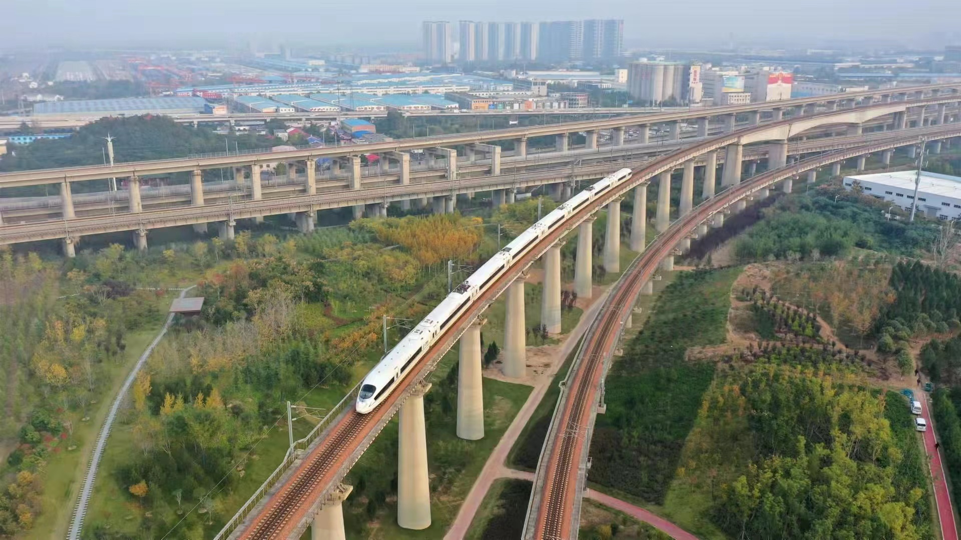 日均開行列車338趟 鄭州鐵路“雙11”電商黃金周快件運輸今日啟動