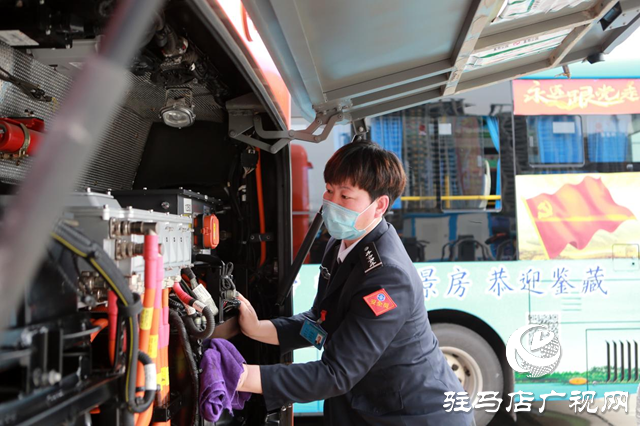 駐馬店公交“雷鋒車組”：繼承發(fā)揚(yáng)雷鋒精神 傳遞社會(huì)正能量