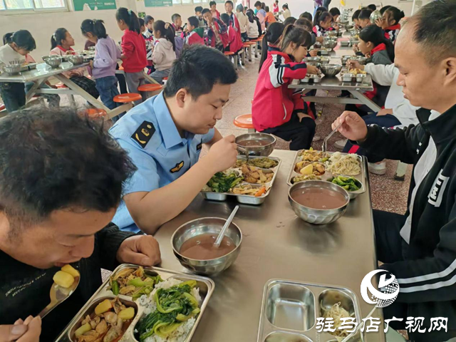 駐馬店高新區(qū)：檢查陪餐雙管齊下 守護校園食品安全