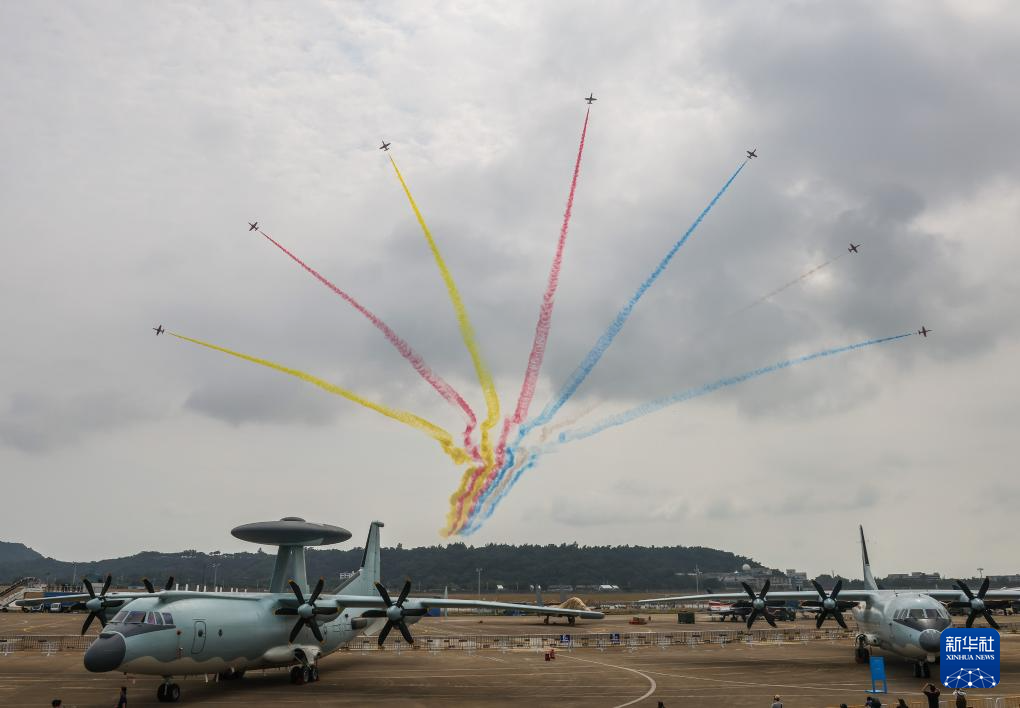 “八一”“紅鷹”展翅珠海為人民空軍慶生