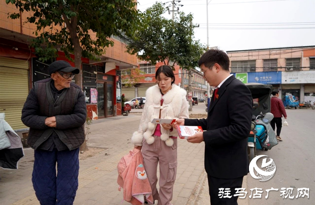 西平縣人民法院與婦聯(lián)攜手合作 深入農(nóng)村開展憲法宣傳活動(dòng)