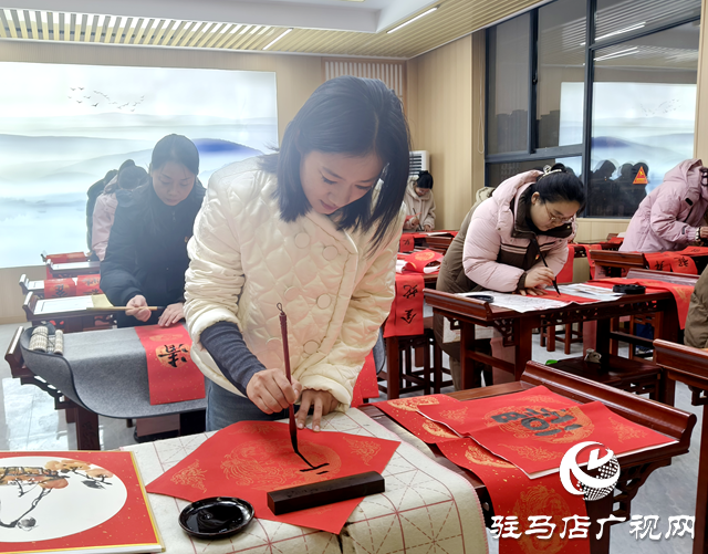 墨香迎新春 黨員送祝福