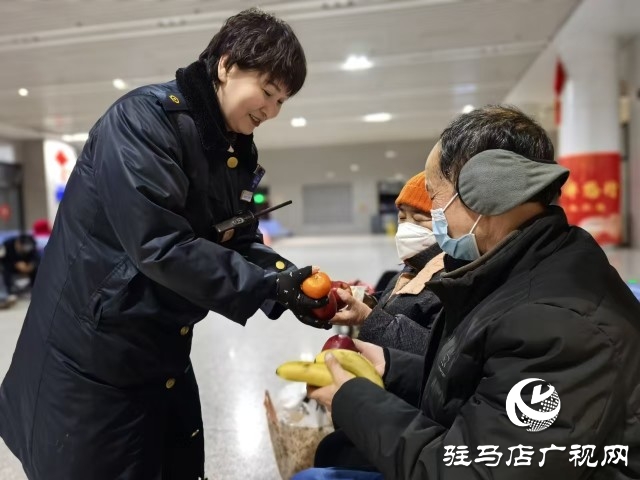 駐馬店車(chē)務(wù)段：送“福”送餃子 除夕夜鐵路人不打烊