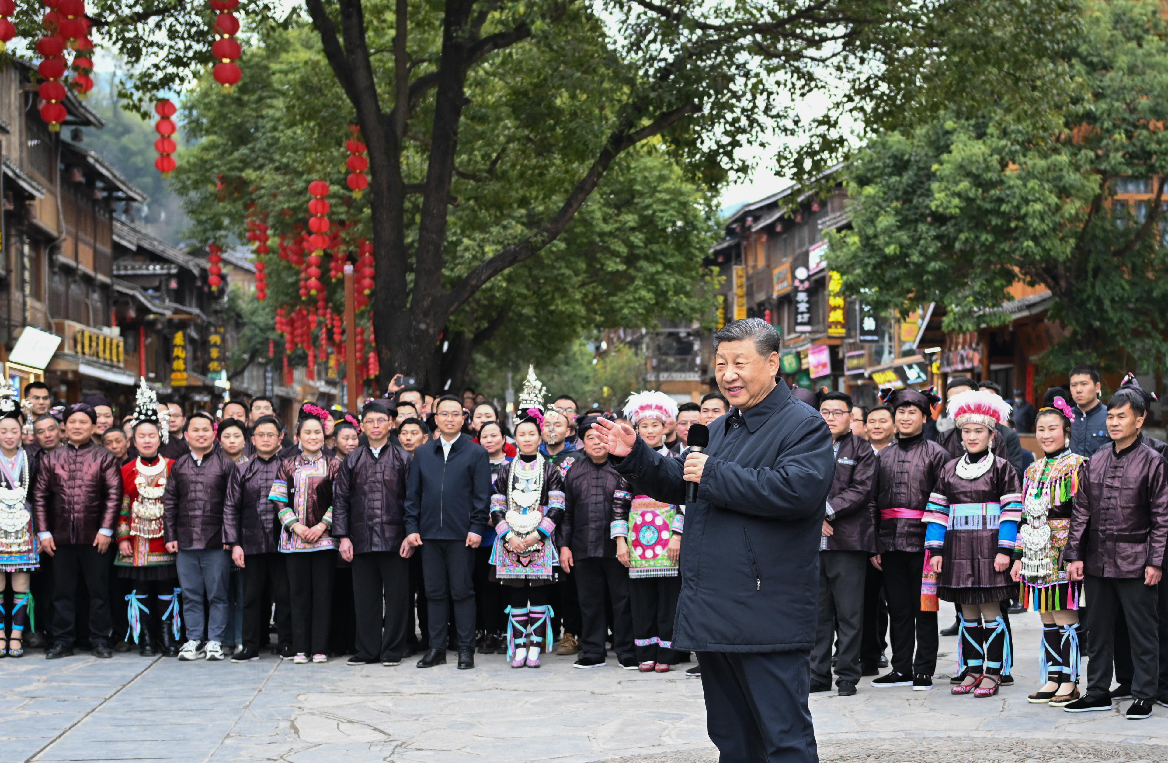 習(xí)近平在貴州黔東南州考察調(diào)研